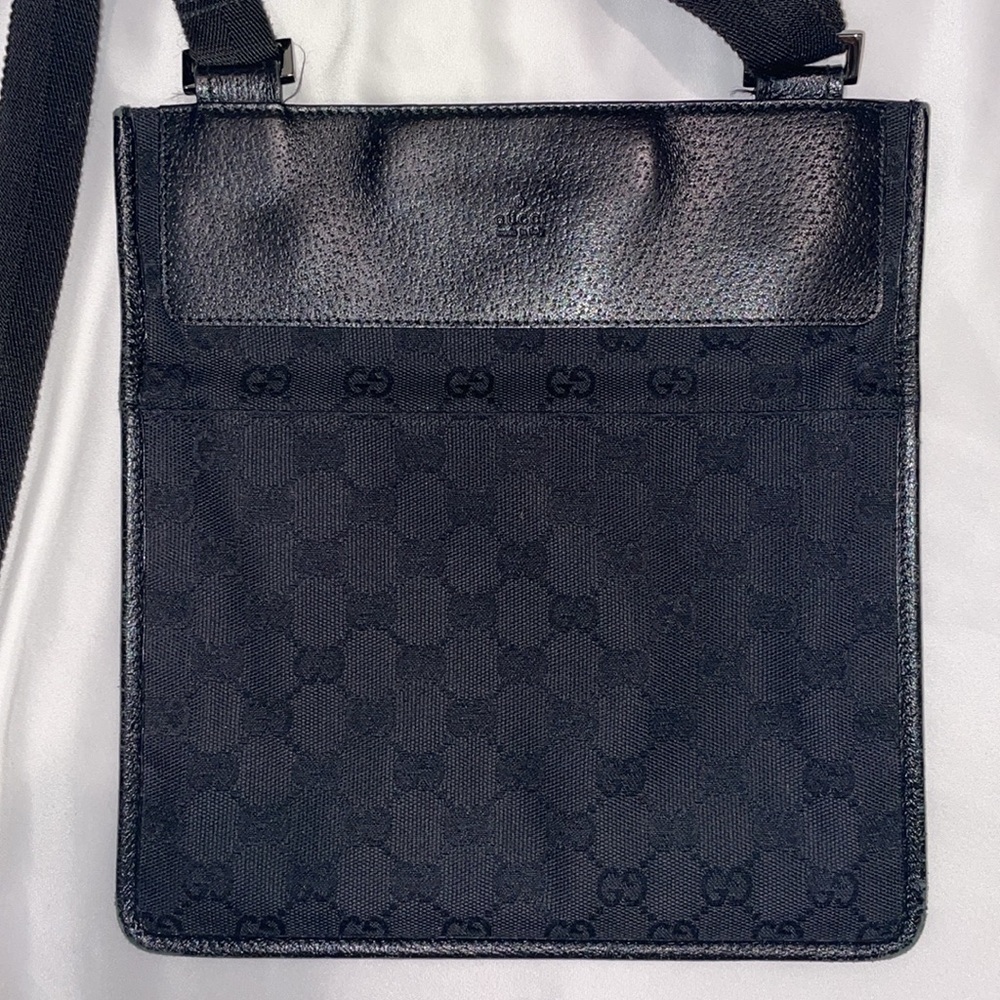 Auth GUCCI Shoulder Bag Black GG Canvas - Picture 2 of 9
